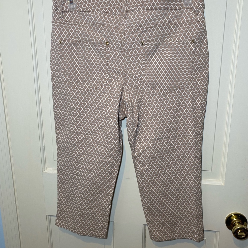 Archetect Tan/White Capri Pants SIZE 8 - Picture 3 of 3